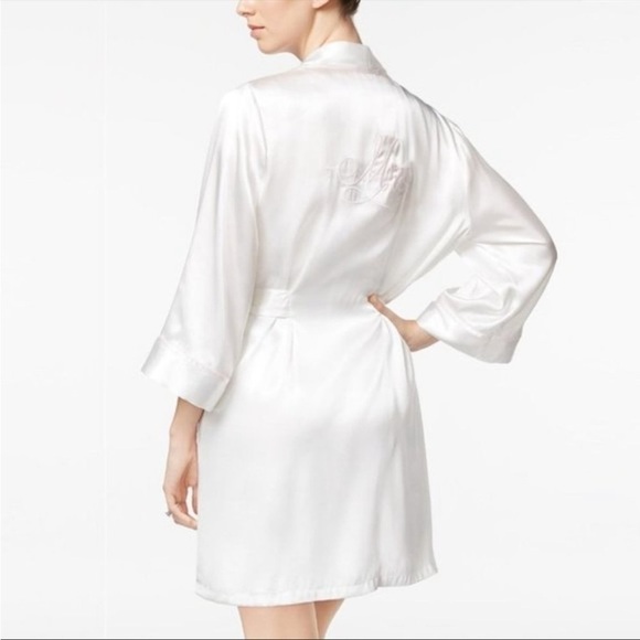 LINEA DONATELLA | Mrs. Robe Bridal Black and White Embroidered Faux Satin Robe - Picture 2 of 8